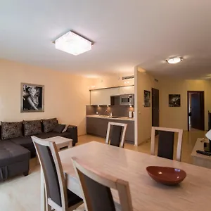 https://just-apartments.hotelswroclaw.com